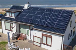 casa-playa-placas-solares.jpg